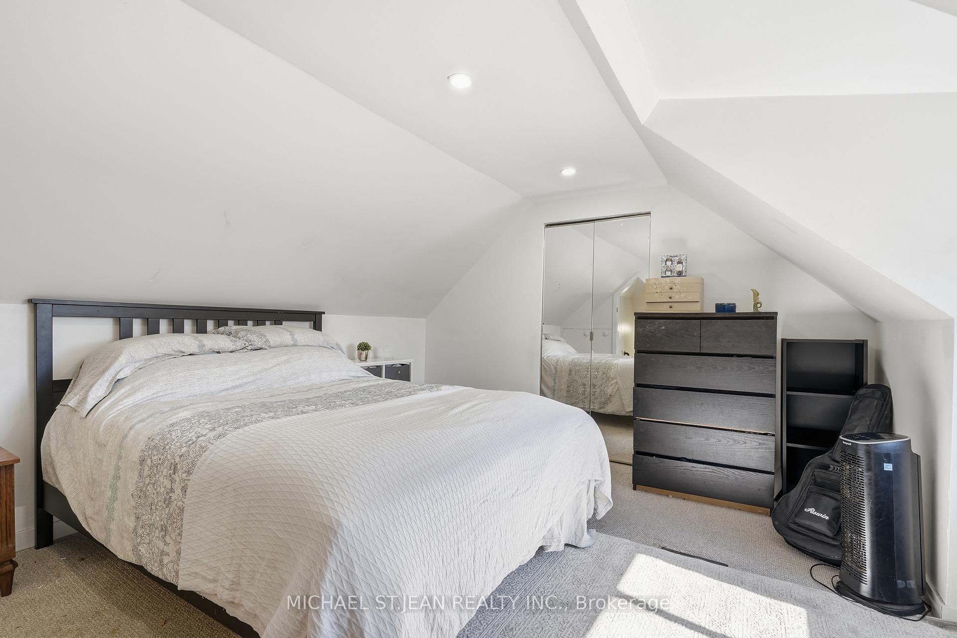Photo 25 of 658 Upper Wellington Street, Hamilton, Centremount — HOMEH