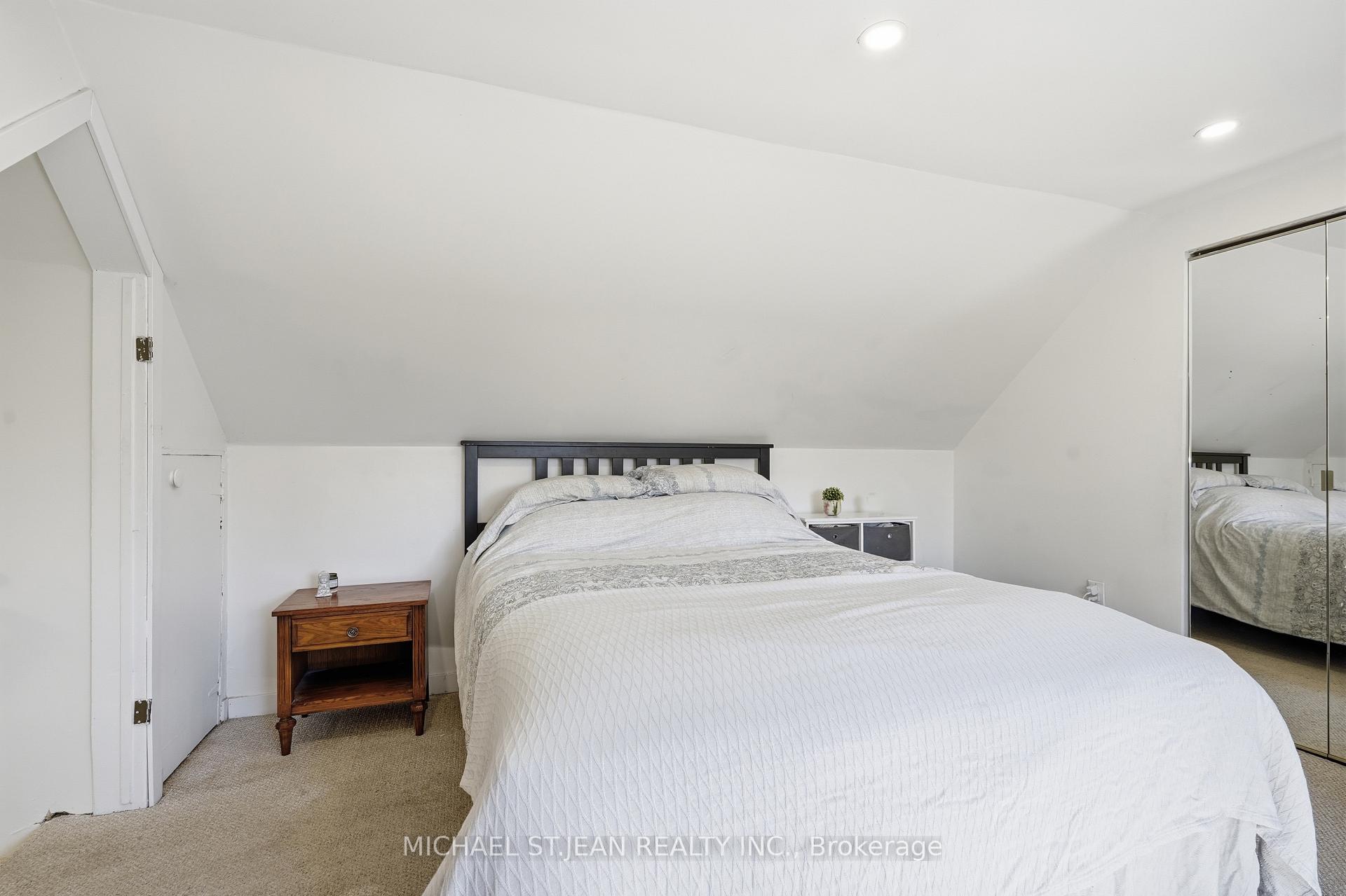 Photo 26 of 658 Upper Wellington Street, Hamilton, Centremount — HOMEH