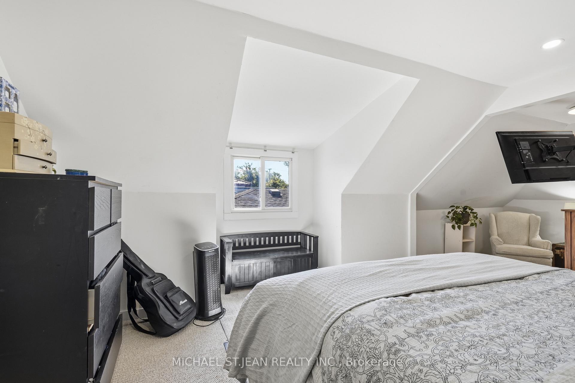 Photo 27 of 658 Upper Wellington Street, Hamilton, Centremount — HOMEH