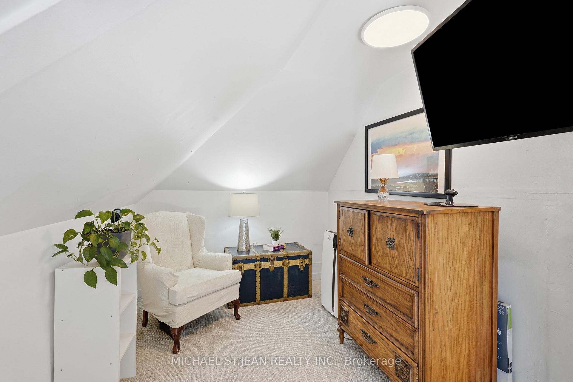 Photo 28 of 658 Upper Wellington Street, Hamilton, Centremount — HOMEH