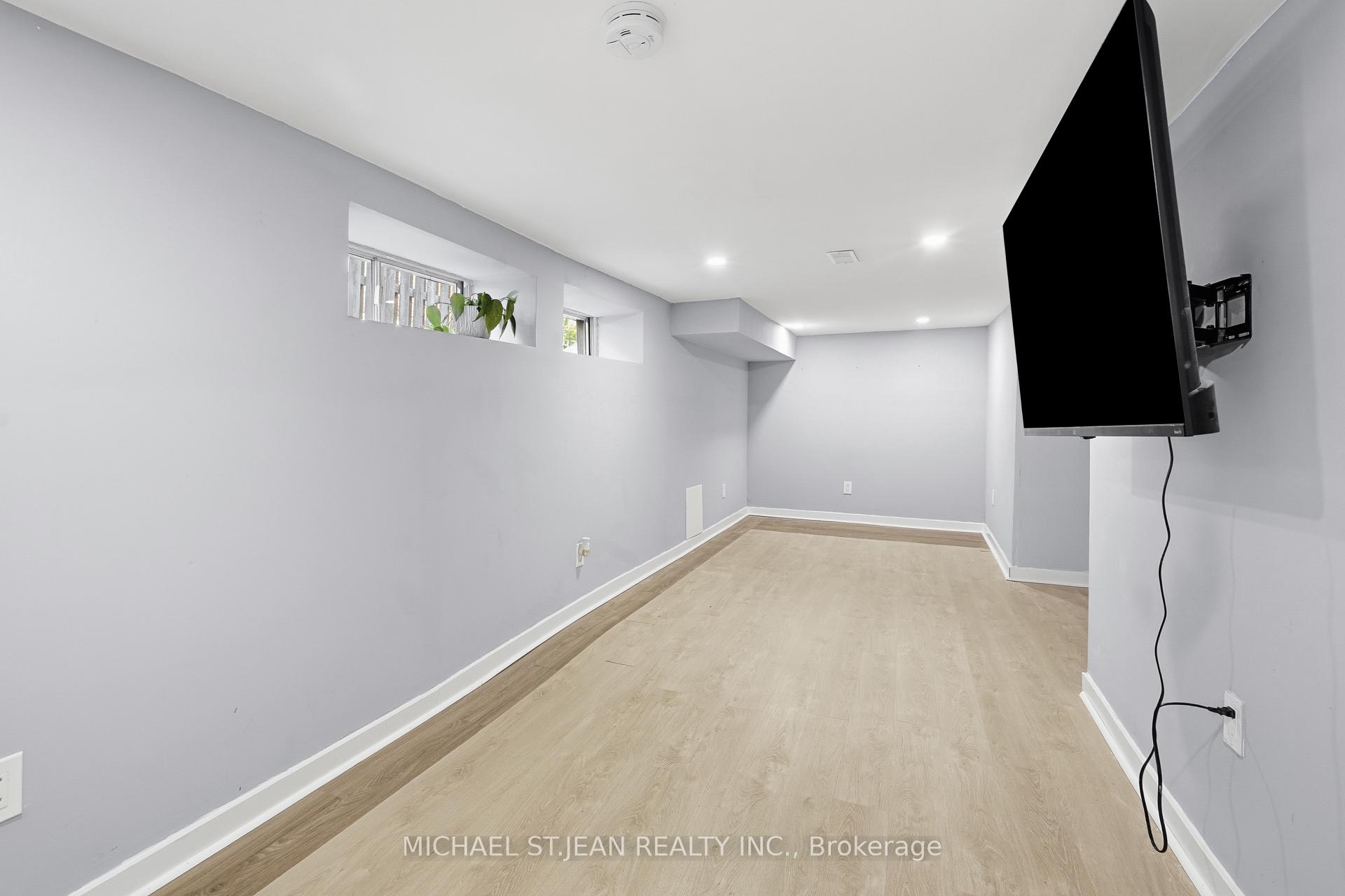 Photo 31 of 658 Upper Wellington Street, Hamilton, Centremount — HOMEH