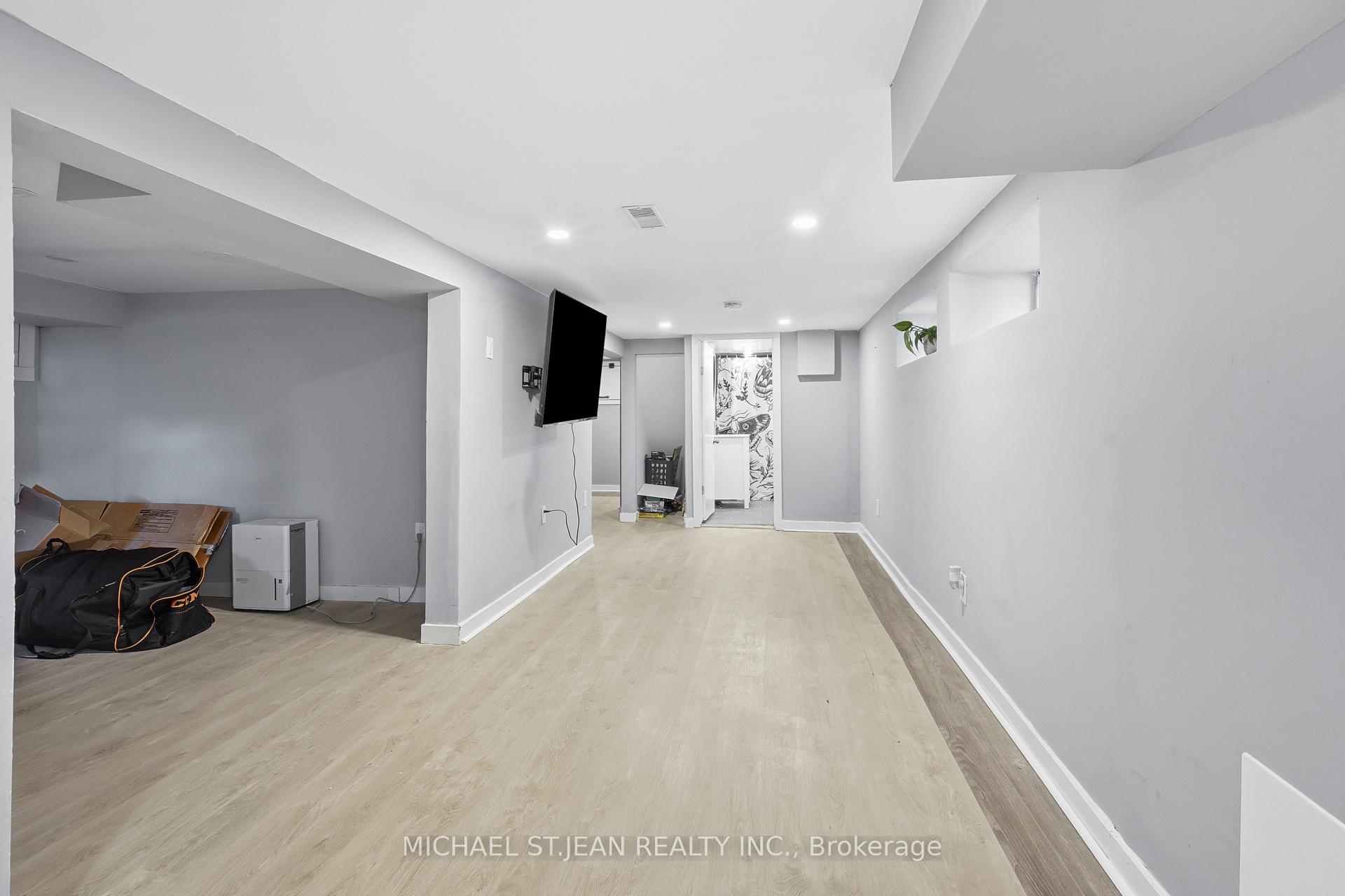 Photo 33 of 658 Upper Wellington Street, Hamilton, Centremount — HOMEH