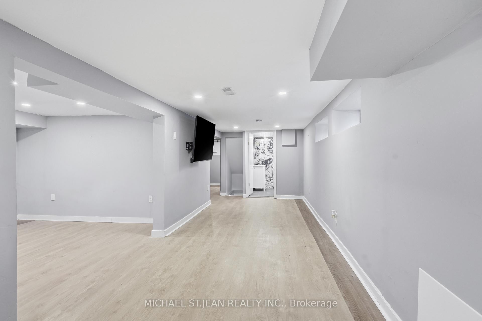 Photo 34 of 658 Upper Wellington Street, Hamilton, Centremount — HOMEH