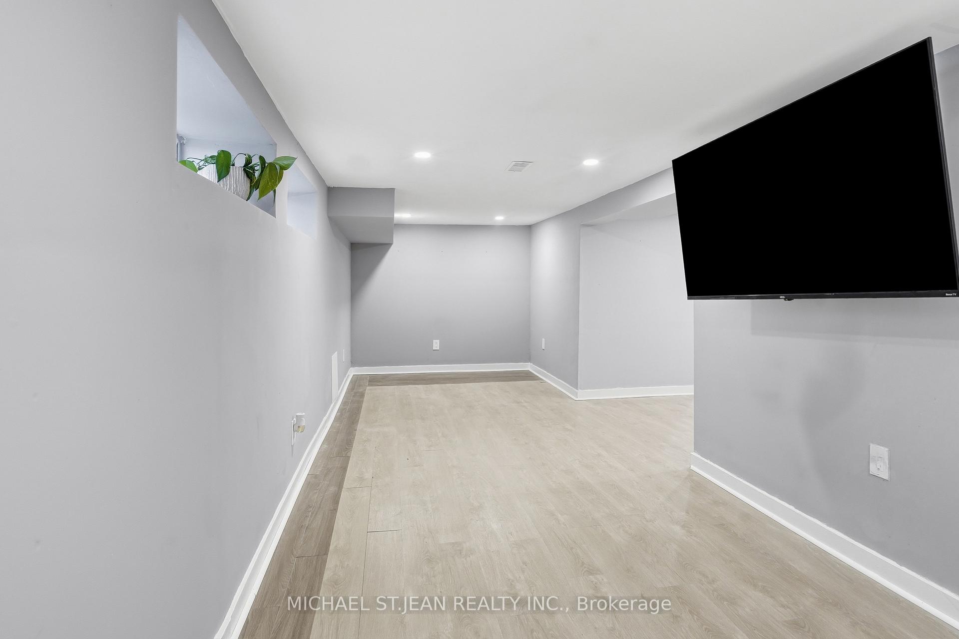 Photo 35 of 658 Upper Wellington Street, Hamilton, Centremount — HOMEH