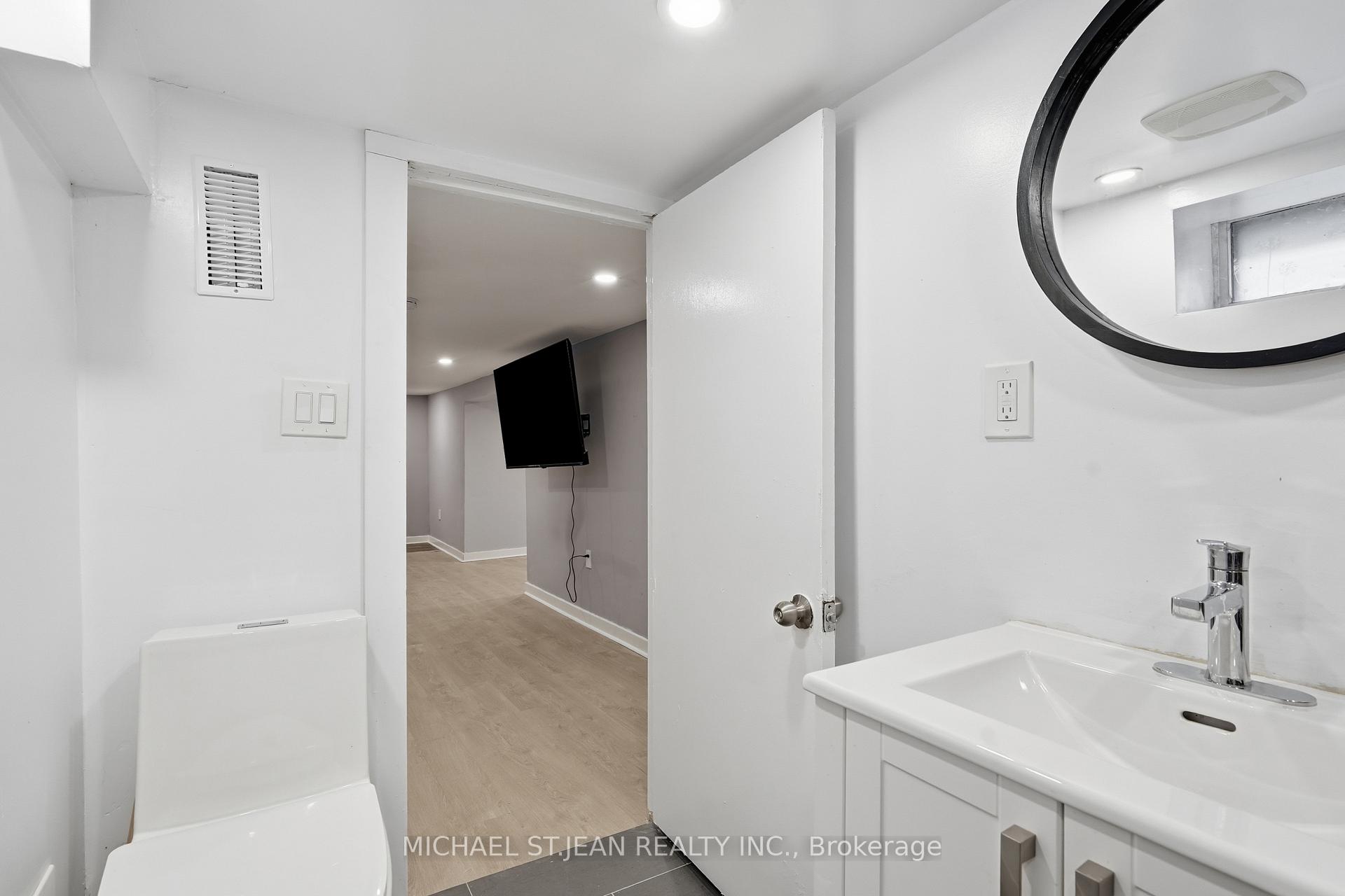 Photo 38 of 658 Upper Wellington Street, Hamilton, Centremount — HOMEH