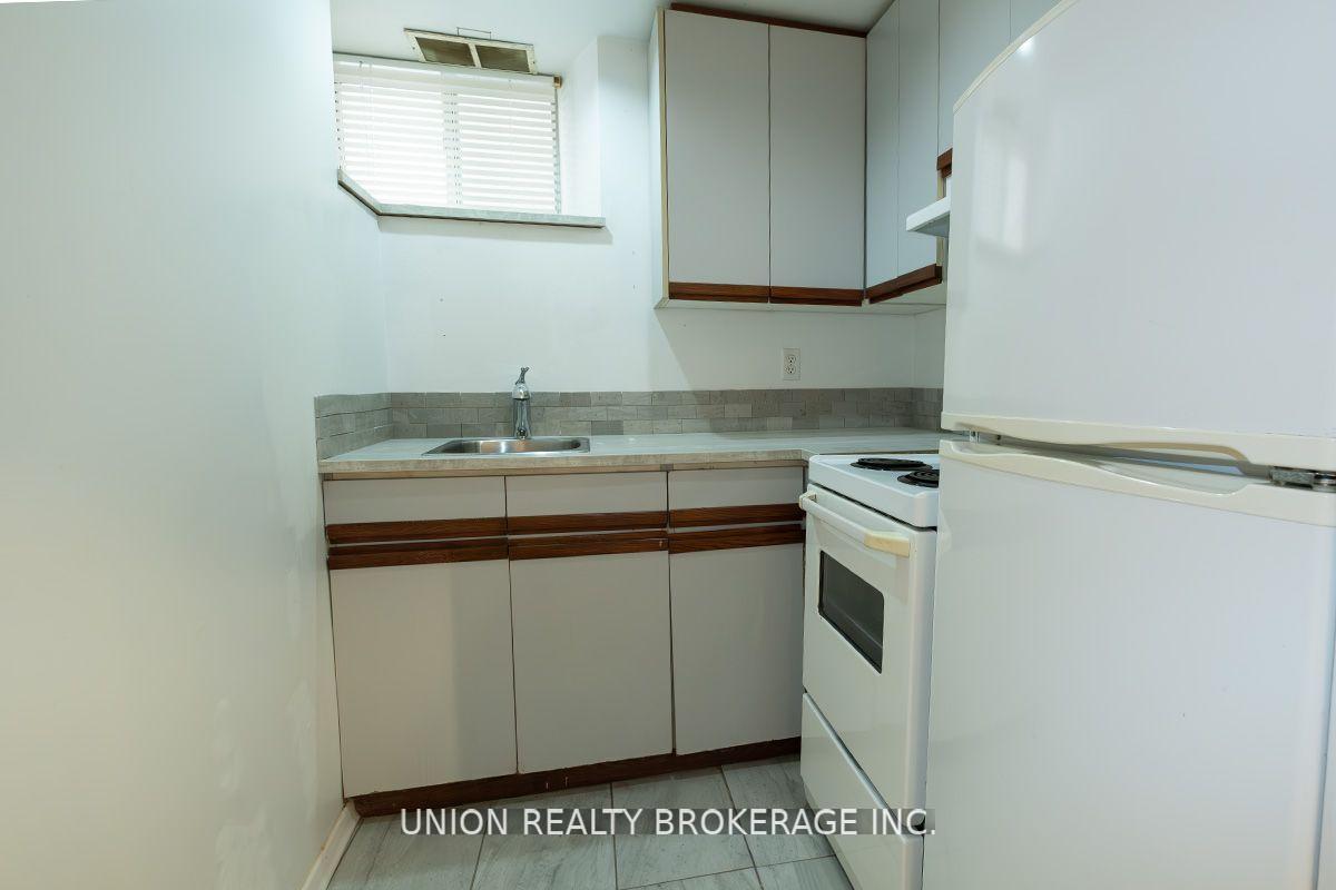 Photo 5 of Unit B1, 33 Balsam Avenue, Toronto, The Beaches — HOMEH