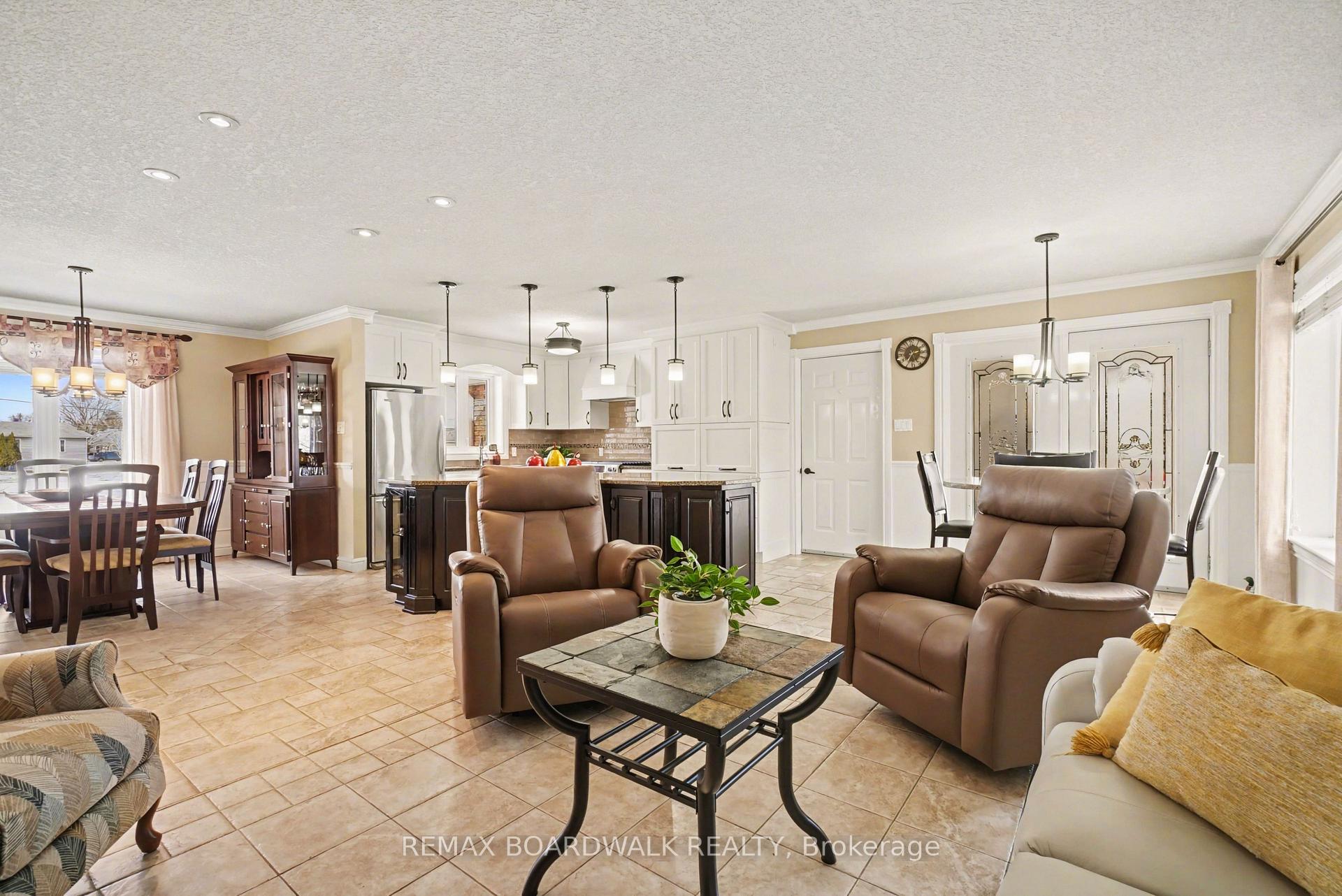 Photo 12 of 32 Faucher Boulevard, Casselman, Casselman — HOMEH