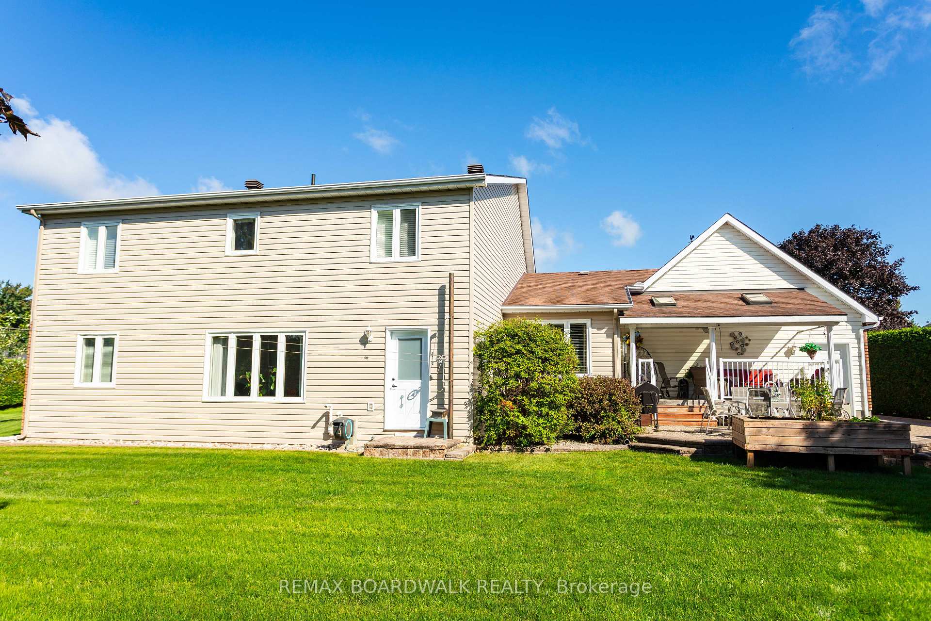 Photo 39 of 32 Faucher Boulevard, Casselman, Casselman — HOMEH