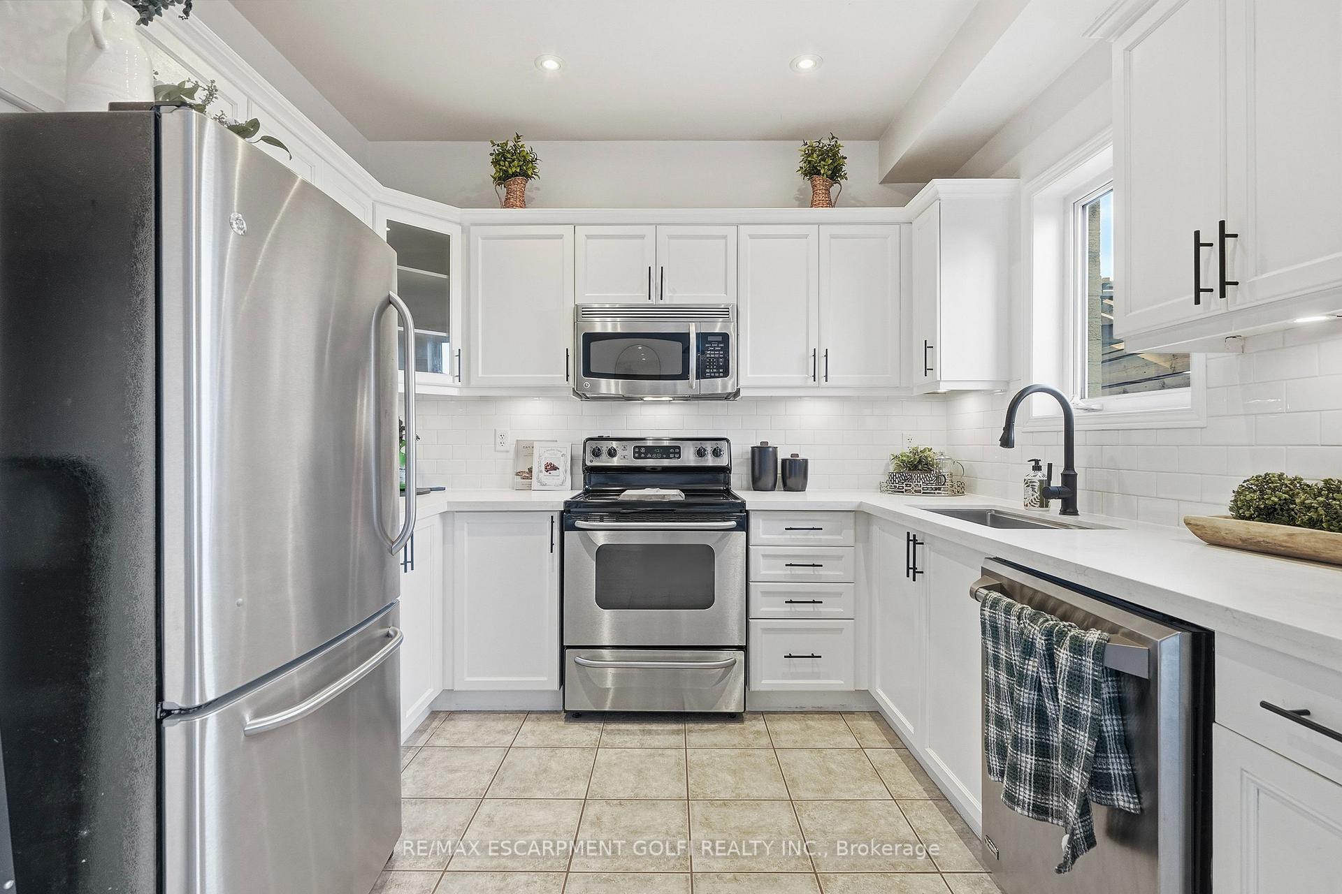 Photo 13 of 86 Springstead Avenue, Hamilton, Stoney Creek — HOMEH