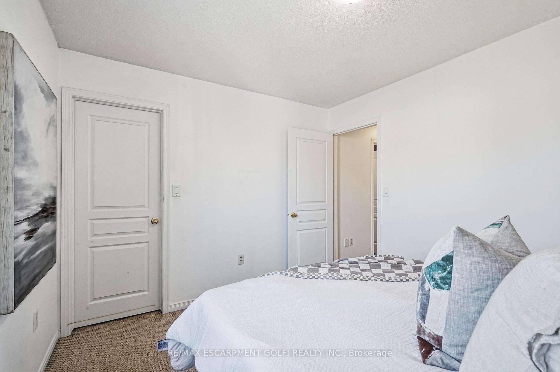 Photo 23 of 86 Springstead Avenue, Hamilton, Stoney Creek — HOMEH