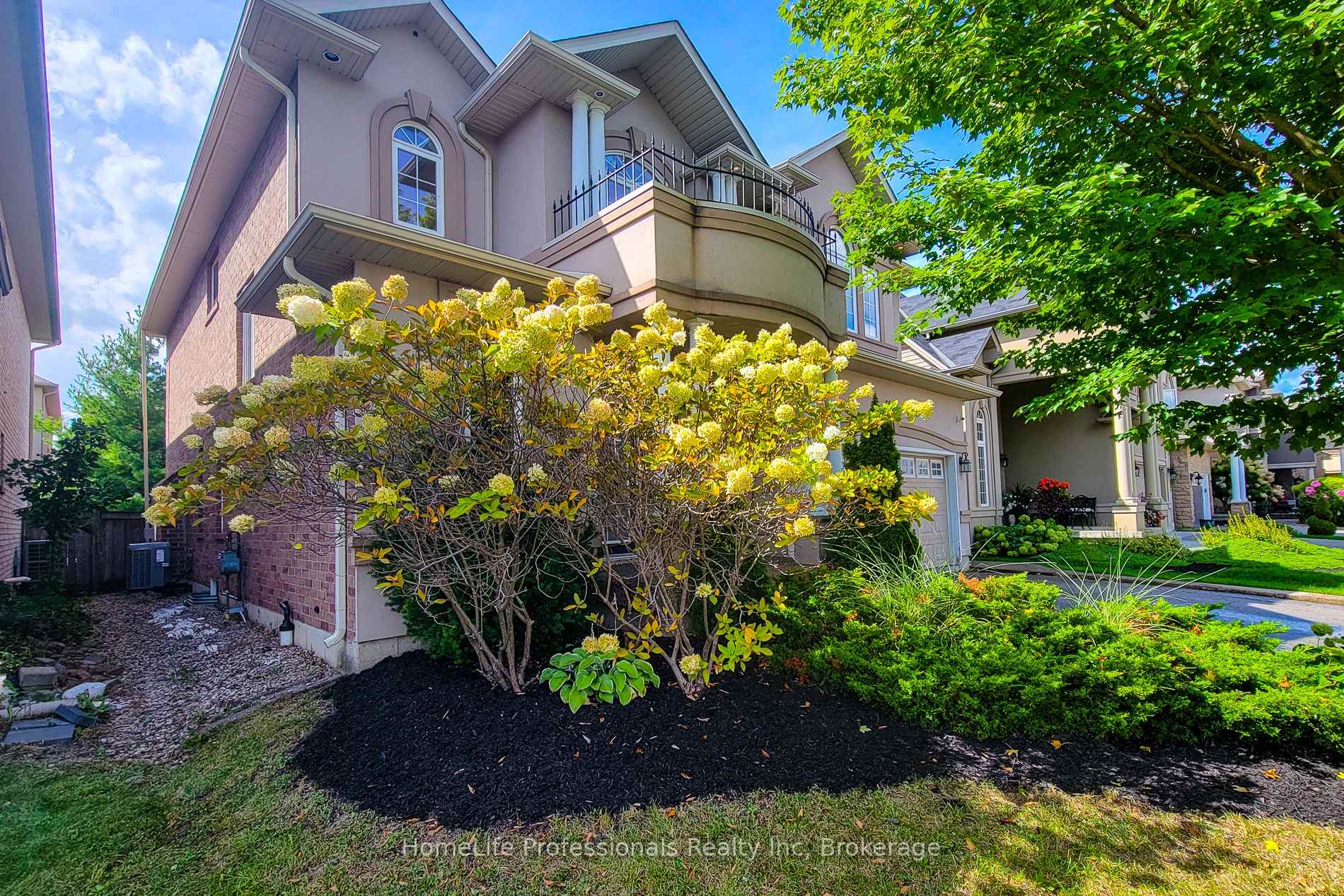Photo 2 of 128 O'Leary Drive, Hamilton, Meadowlands — HOMEH