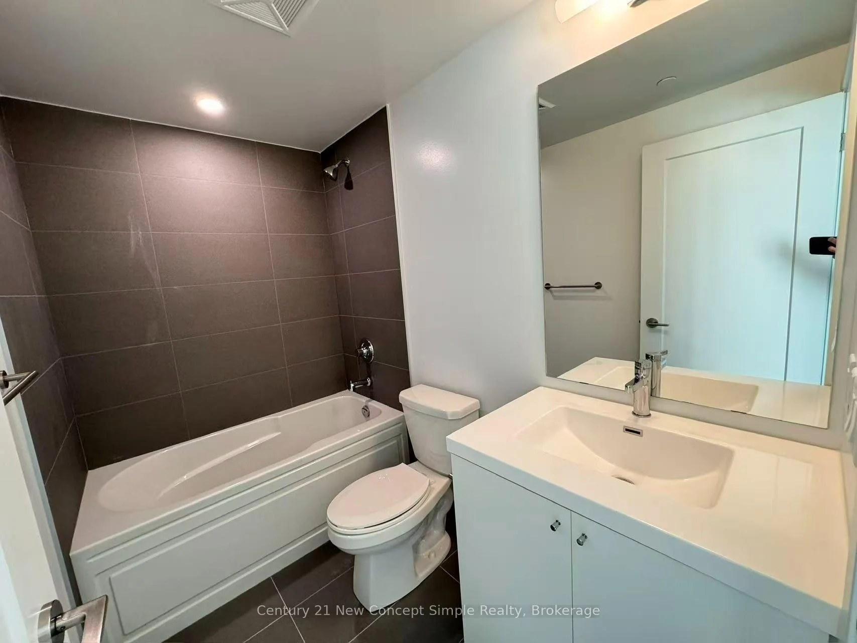 Photo 7 of Unit 821, 2545 Simcoe Street N, Oshawa, Windfields — HOMEH