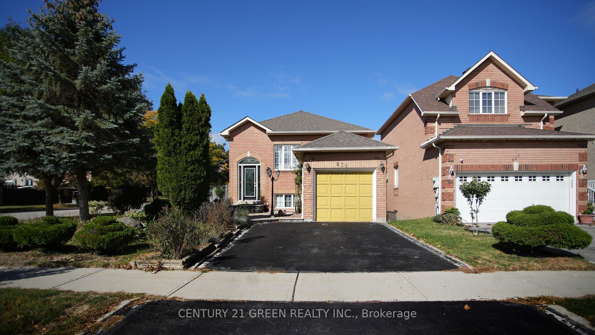 Photo 2 of 836 Avocado Crescent, Mississauga, Meadowvale Village — HOMEH