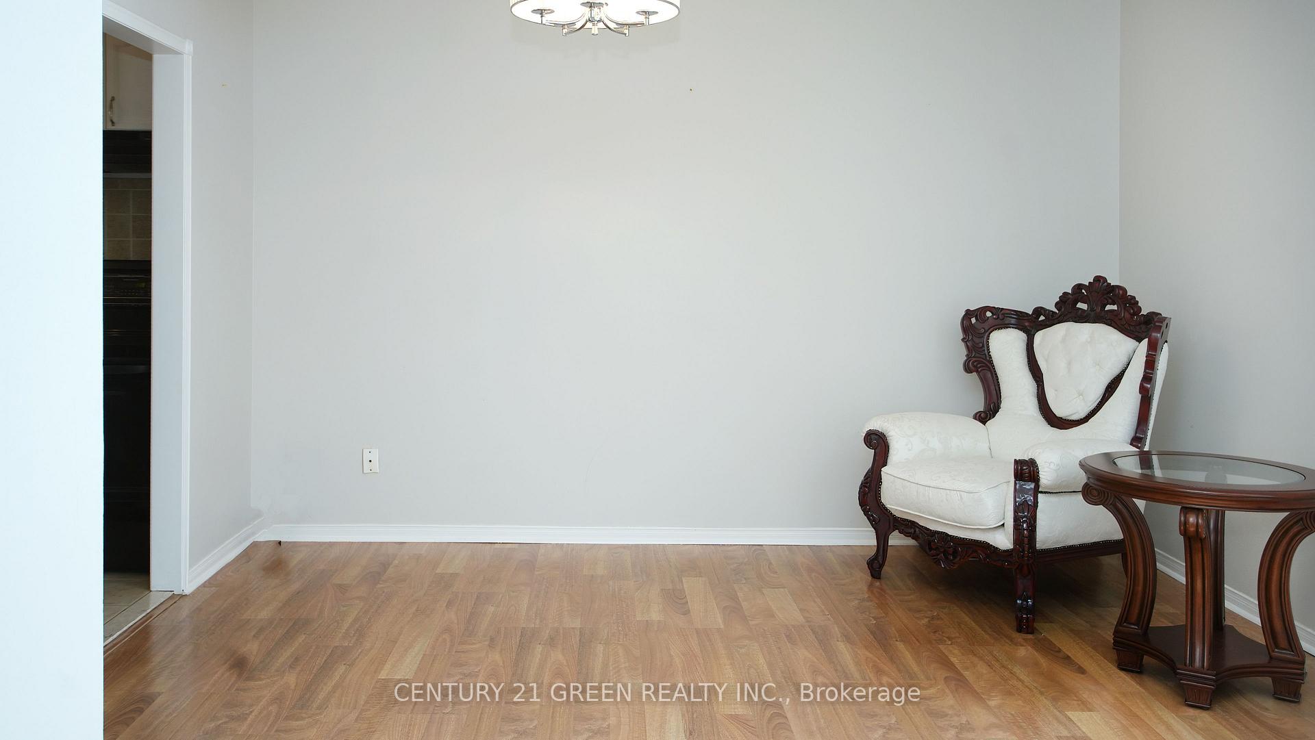 Photo 4 of 836 Avocado Crescent, Mississauga, Meadowvale Village — HOMEH