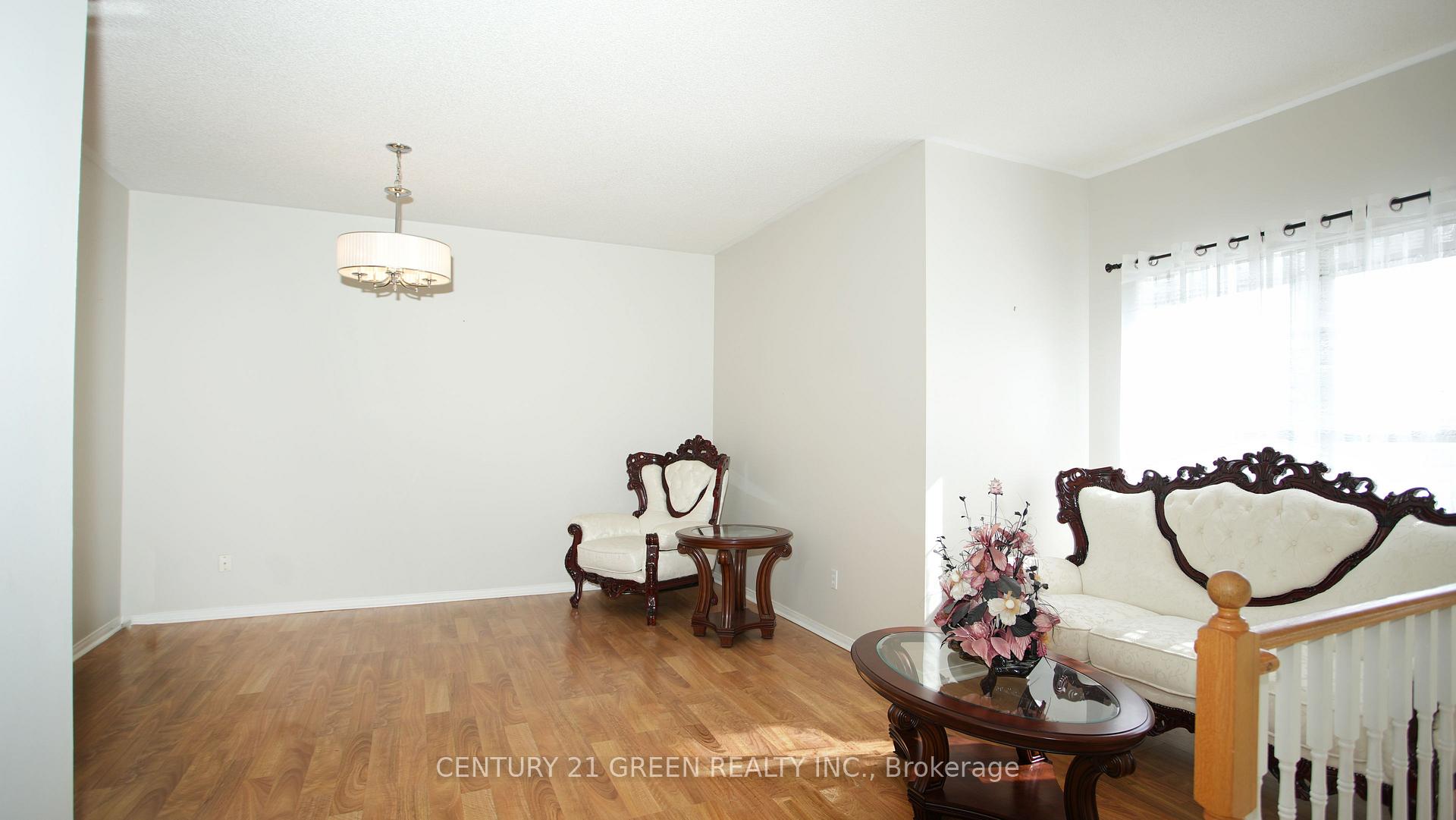 Photo 5 of 836 Avocado Crescent, Mississauga, Meadowvale Village — HOMEH