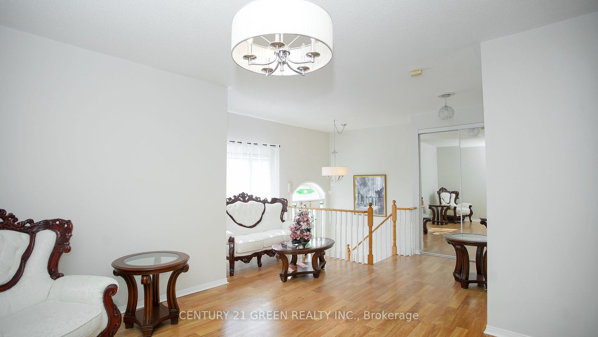 Photo 6 of 836 Avocado Crescent, Mississauga, Meadowvale Village — HOMEH