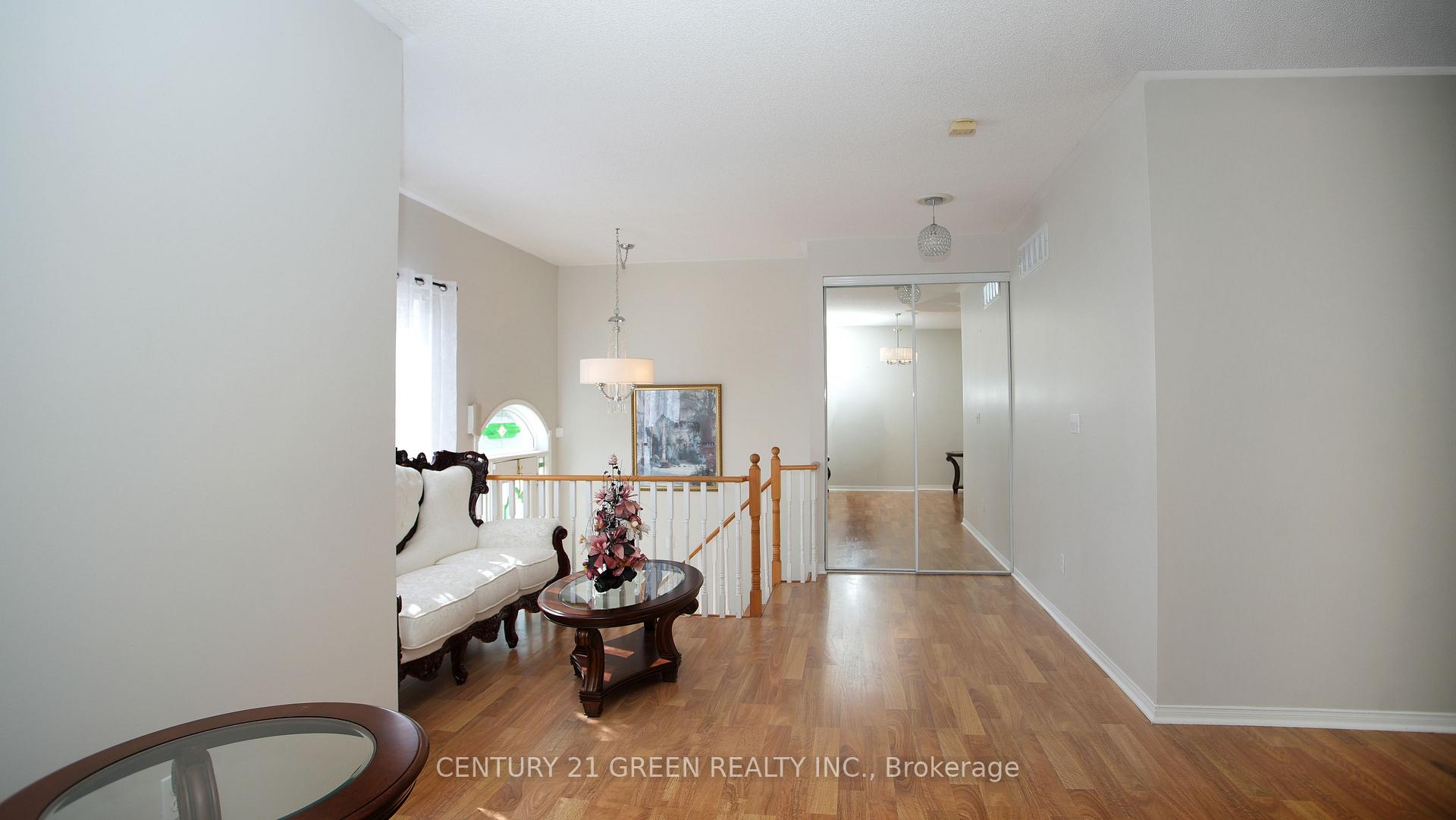 Photo 11 of 836 Avocado Crescent, Mississauga, Meadowvale Village — HOMEH