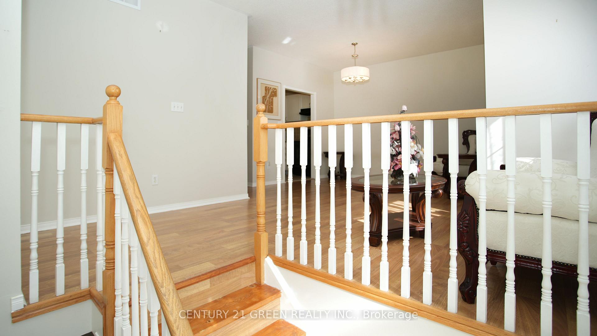 Photo 12 of 836 Avocado Crescent, Mississauga, Meadowvale Village — HOMEH