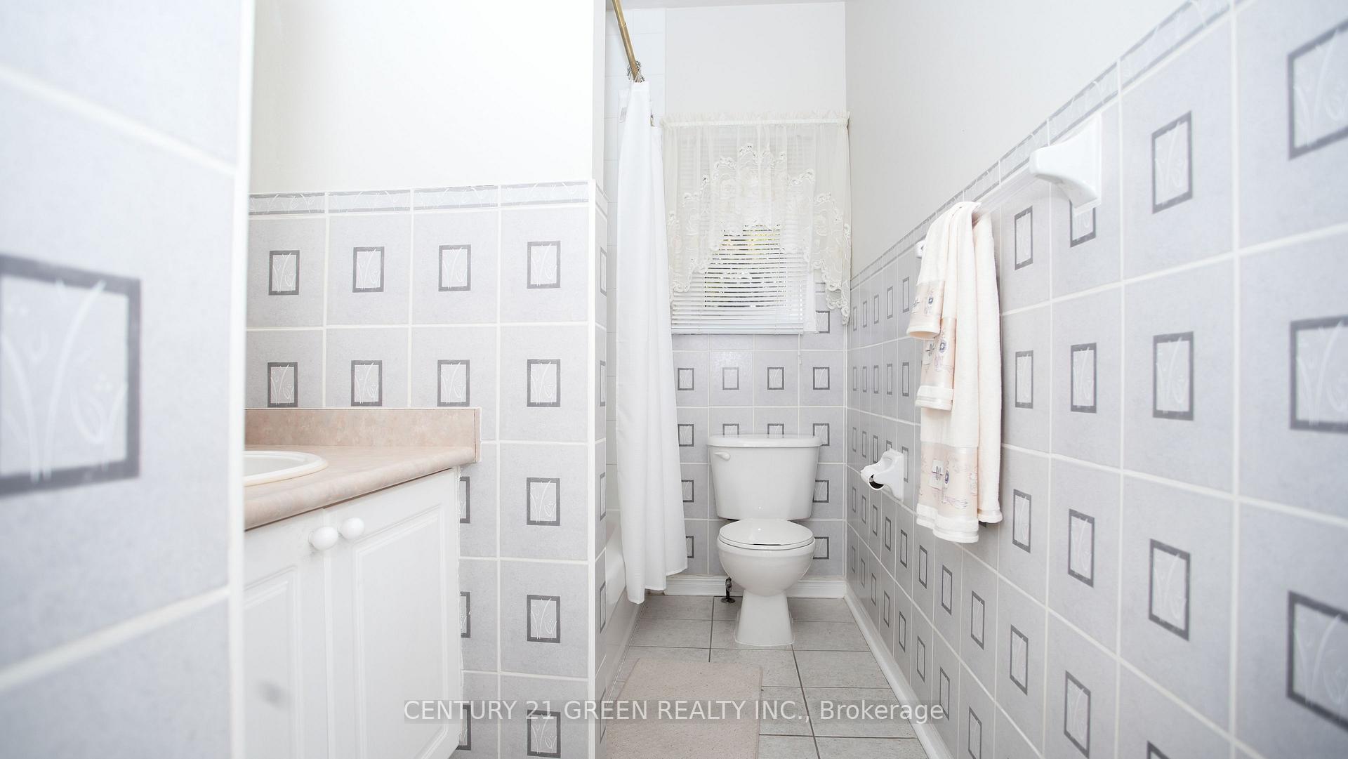 Photo 16 of 836 Avocado Crescent, Mississauga, Meadowvale Village — HOMEH
