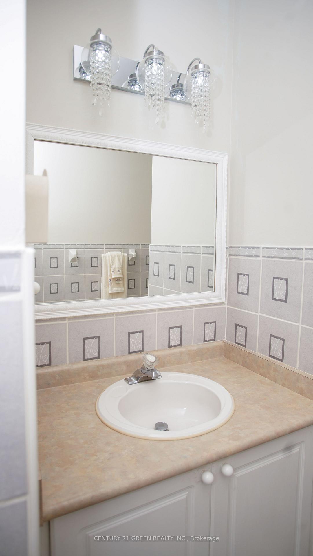 Photo 17 of 836 Avocado Crescent, Mississauga, Meadowvale Village — HOMEH