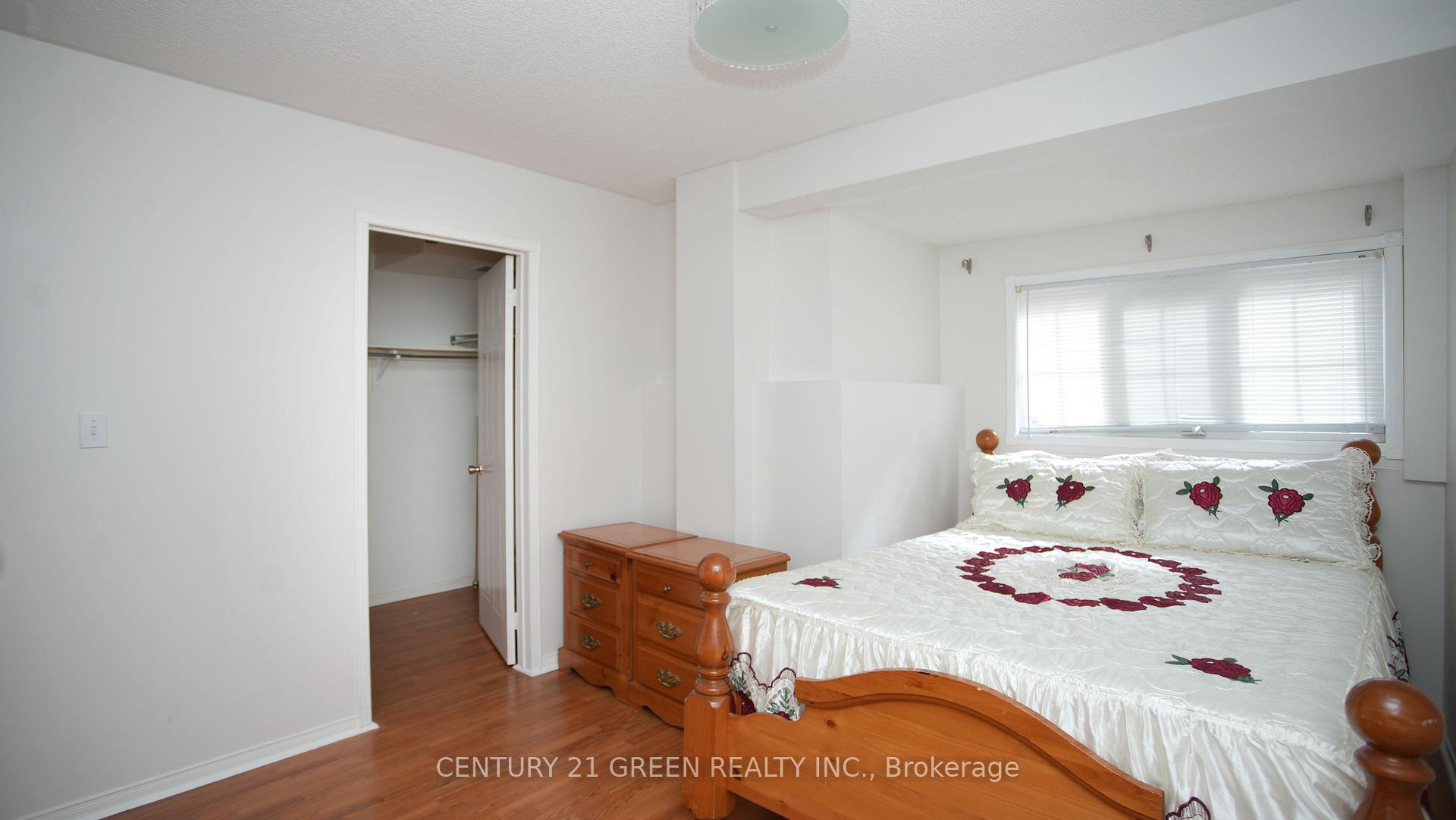 Photo 23 of 836 Avocado Crescent, Mississauga, Meadowvale Village — HOMEH