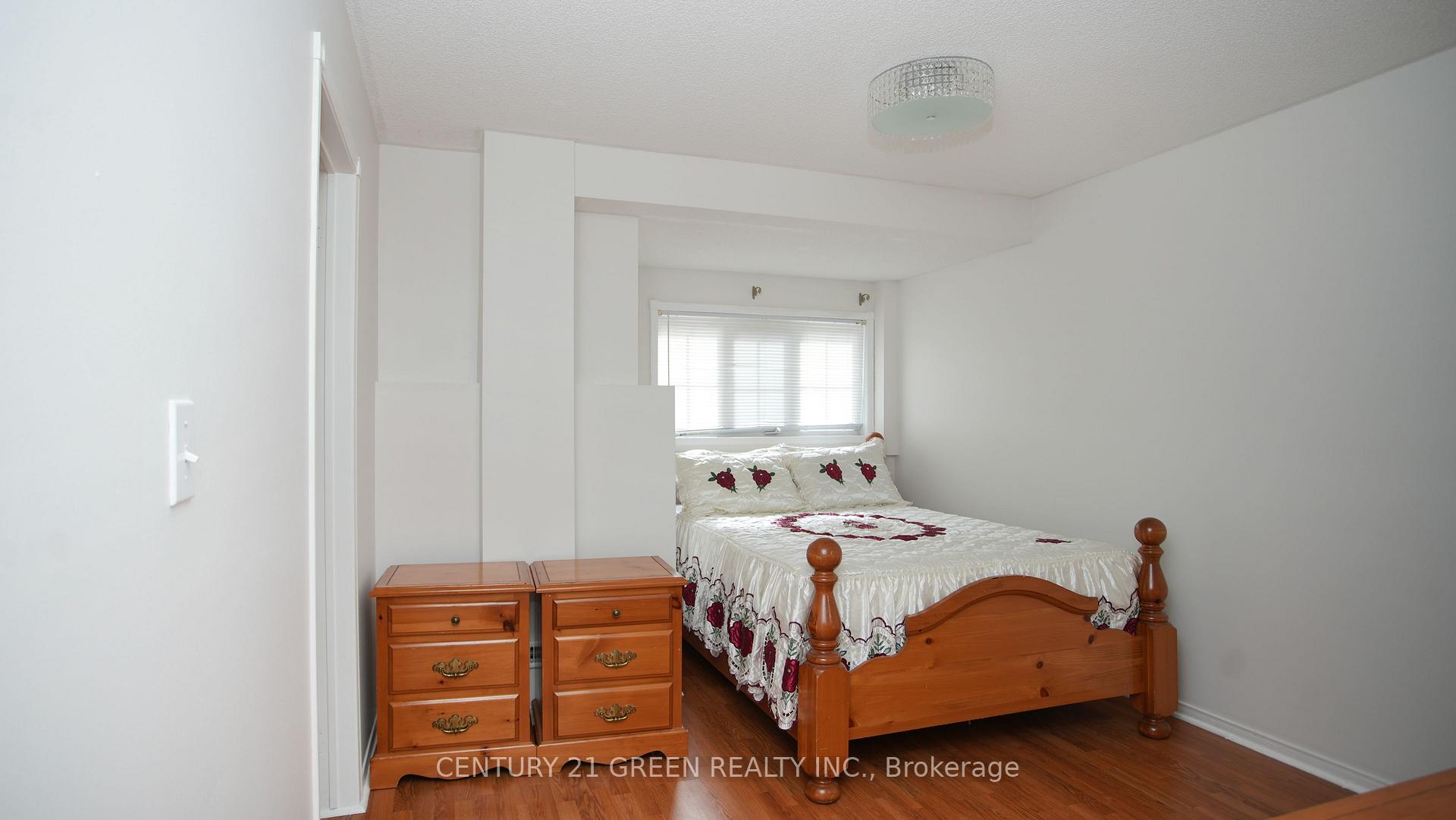 Photo 24 of 836 Avocado Crescent, Mississauga, Meadowvale Village — HOMEH