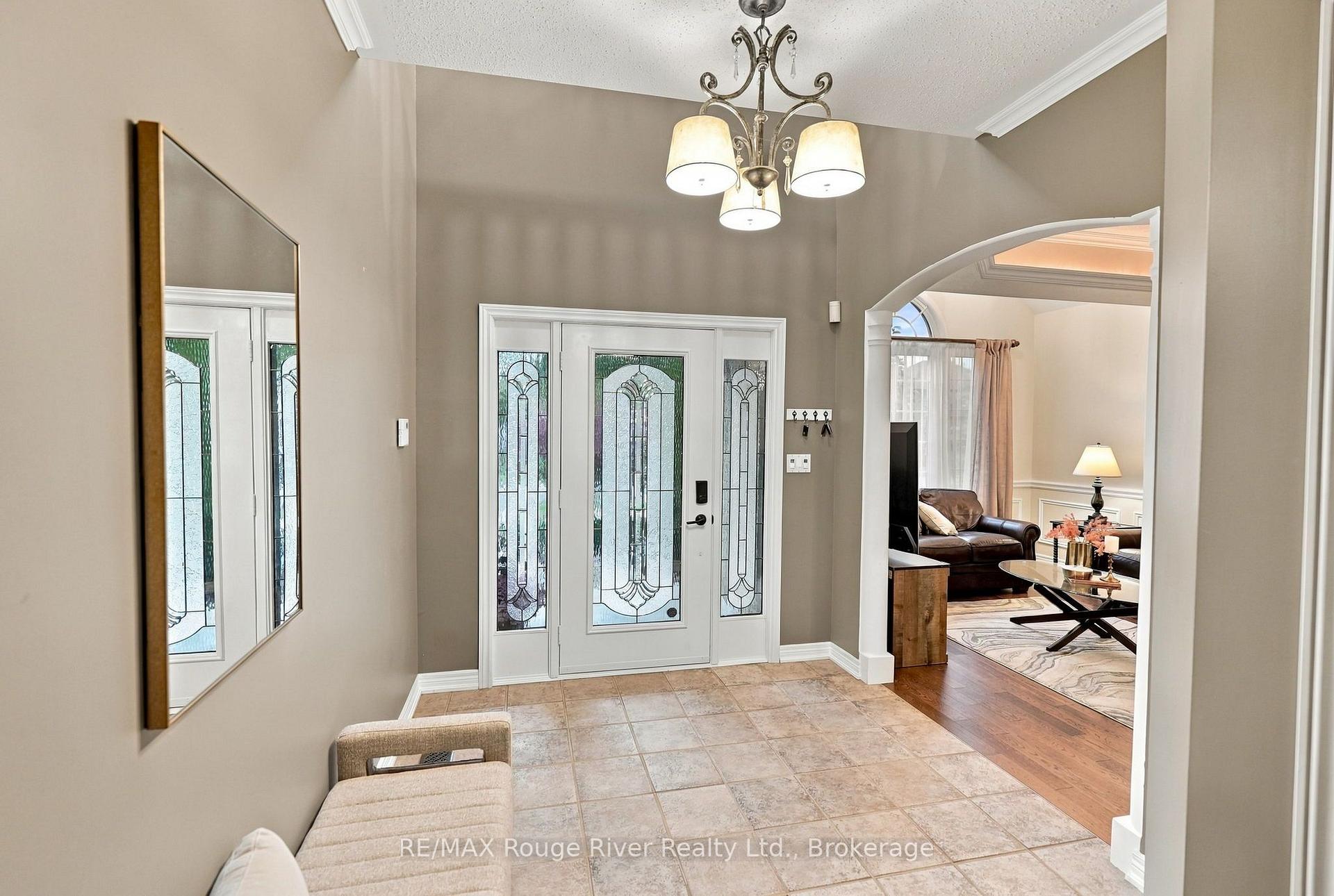 Photo 3 of 264 Ryerson Crescent, Oshawa, Samac — HOMEH