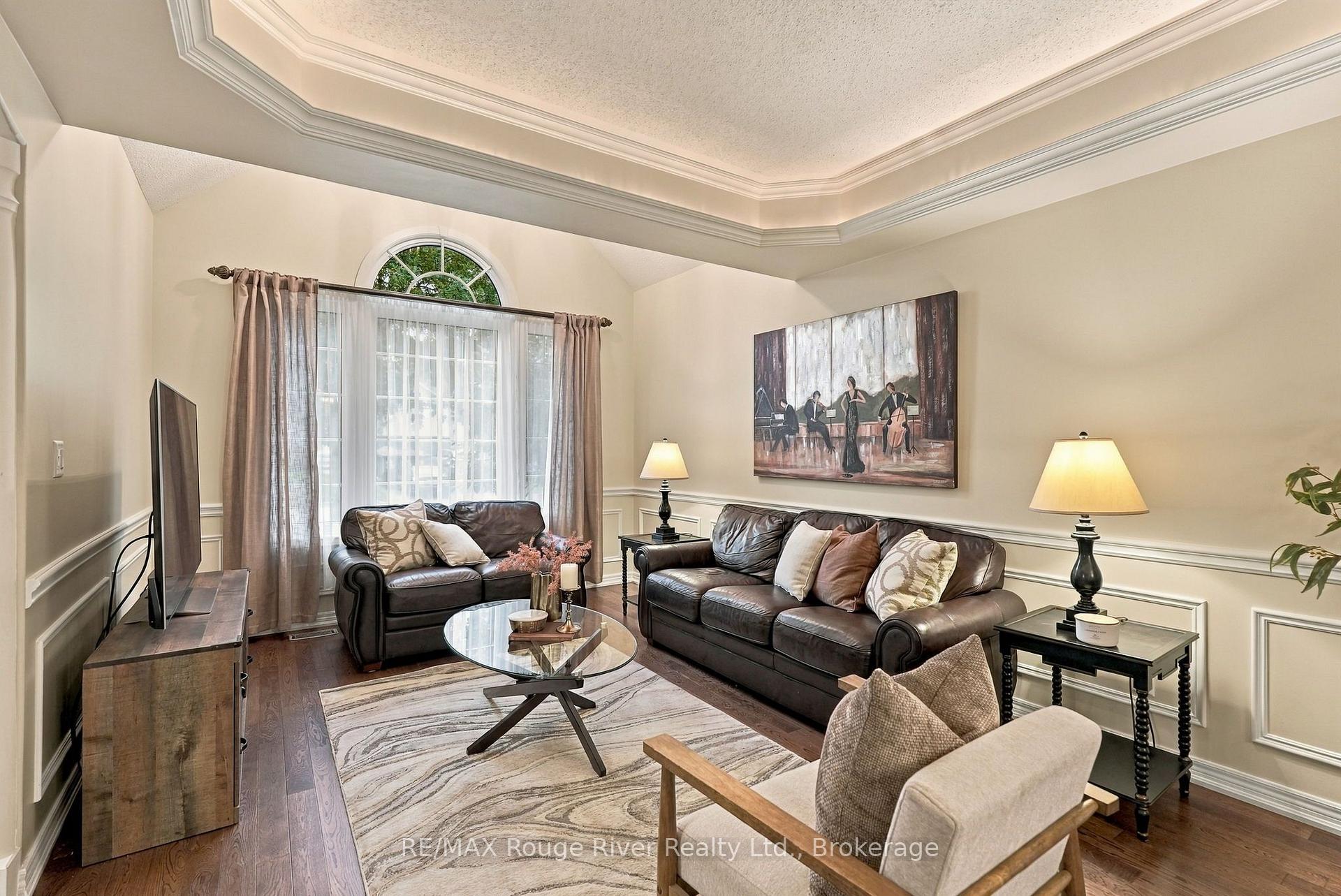 Photo 4 of 264 Ryerson Crescent, Oshawa, Samac — HOMEH