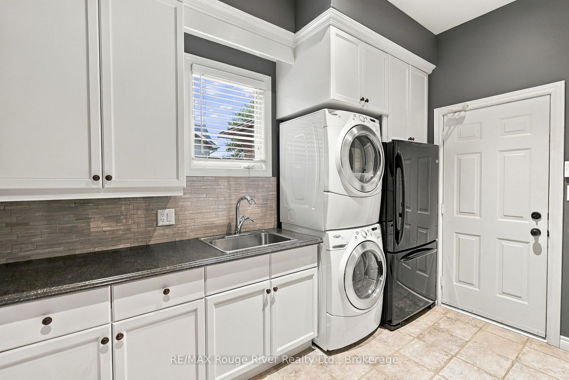 Photo 16 of 264 Ryerson Crescent, Oshawa, Samac — HOMEH