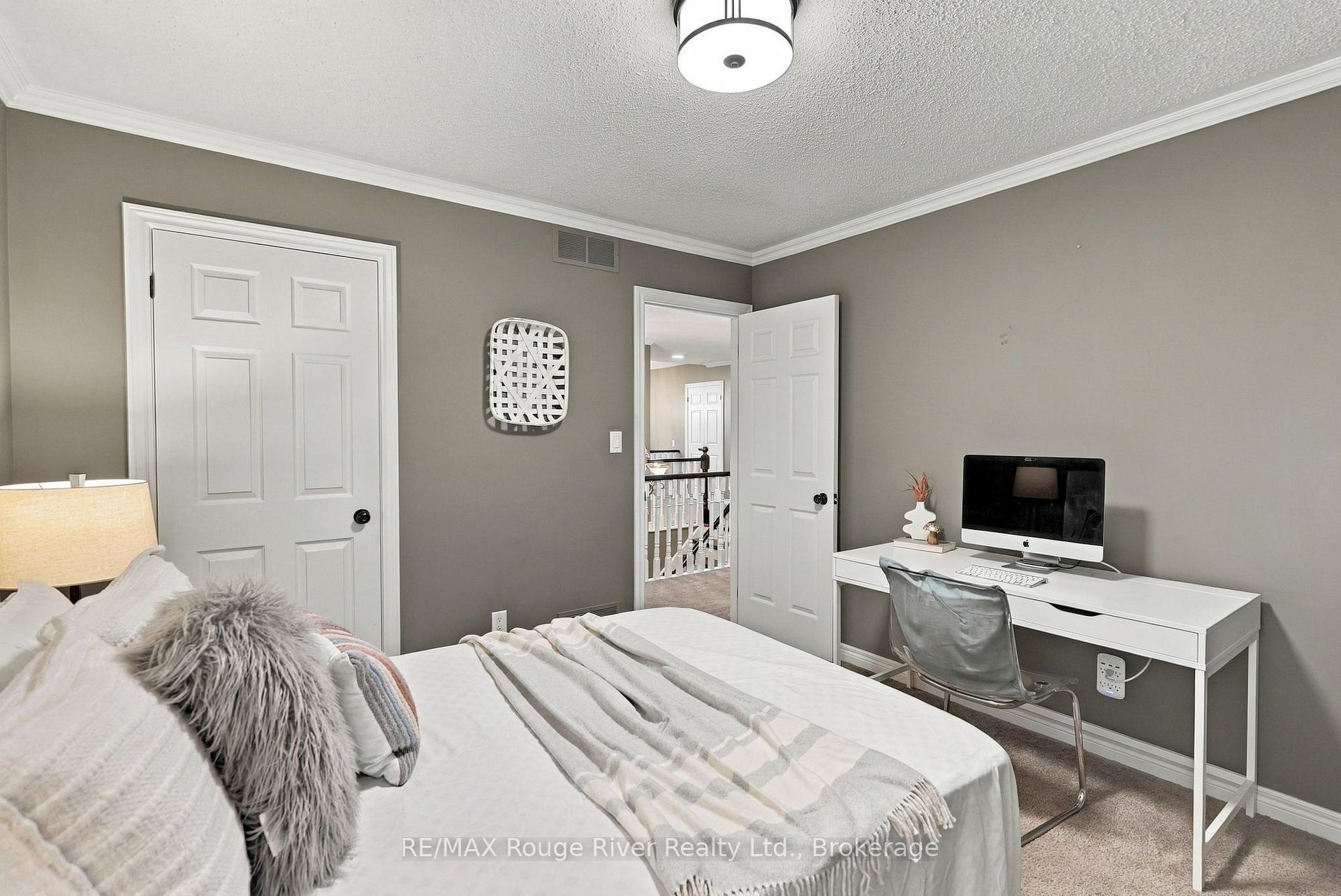 Photo 24 of 264 Ryerson Crescent, Oshawa, Samac — HOMEH