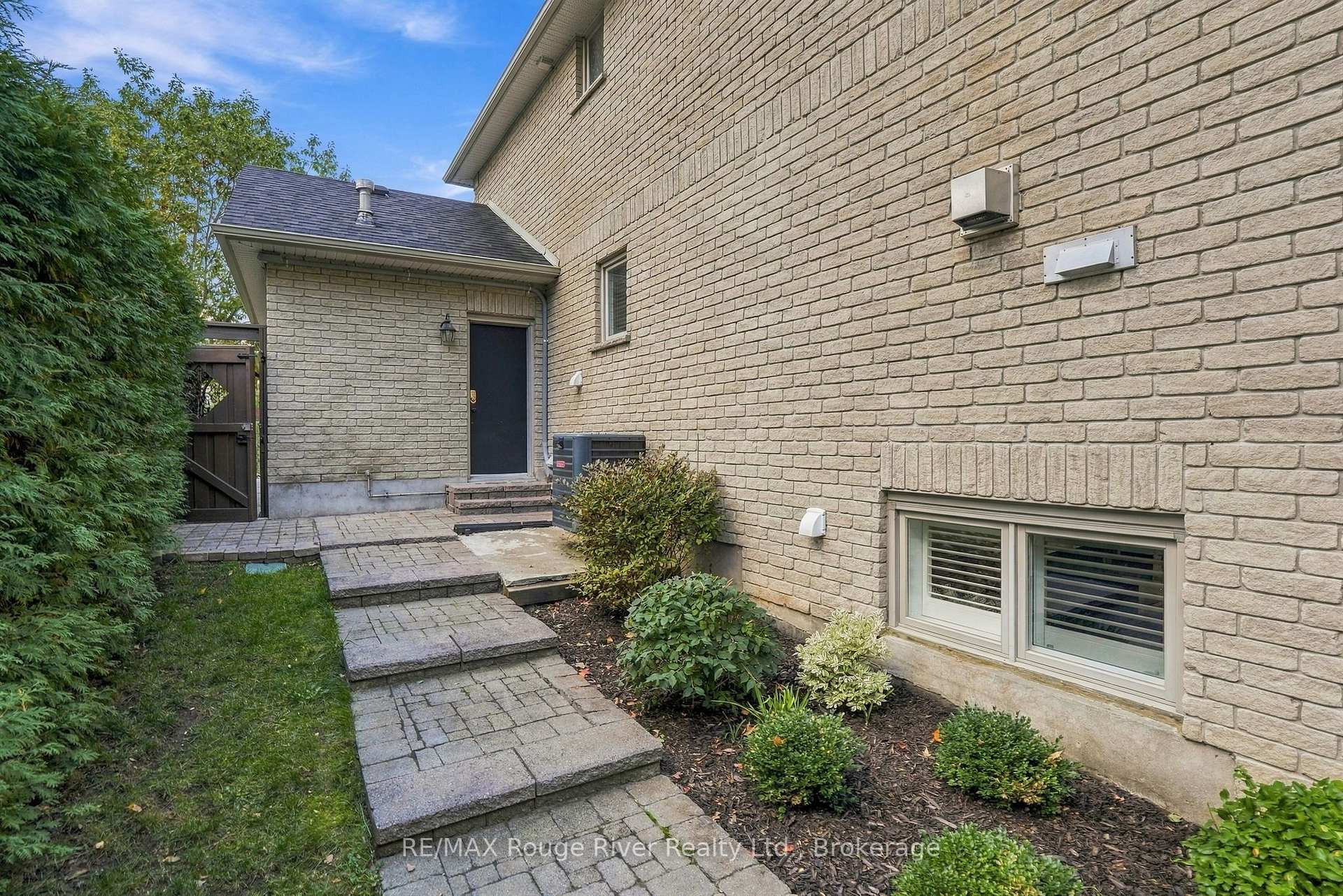 Photo 49 of 264 Ryerson Crescent, Oshawa, Samac — HOMEH