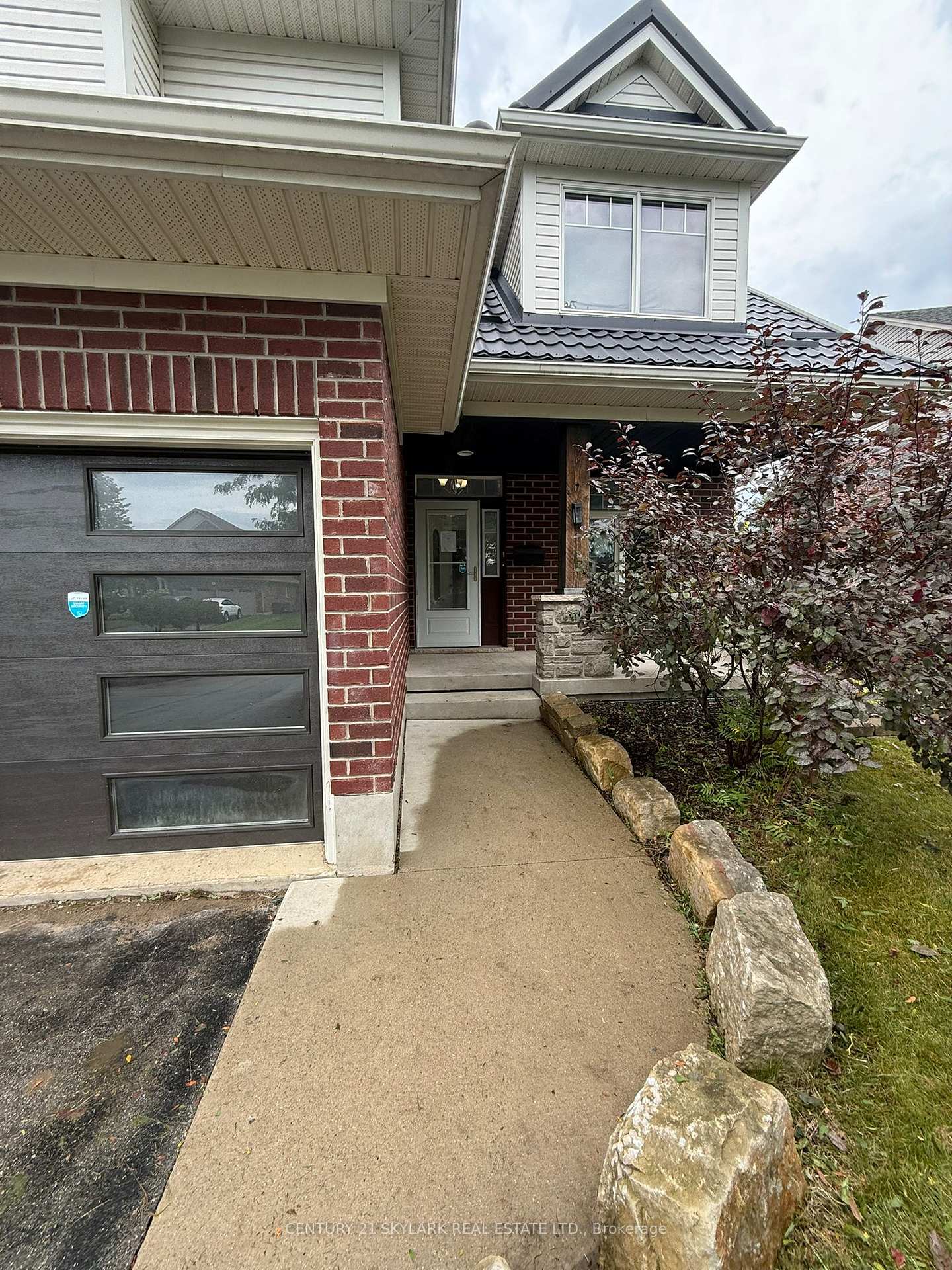 Photo 2 of 19 Kensington Court, St. Thomas — HOMEH