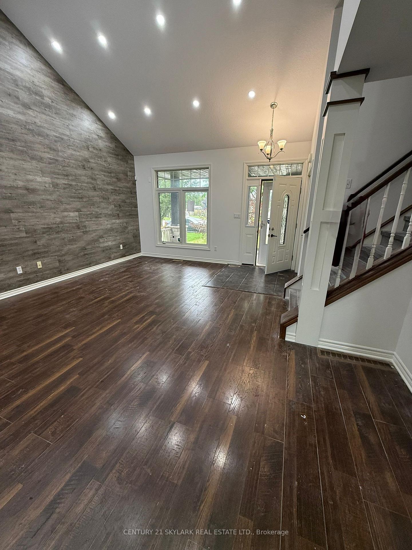 Photo 3 of 19 Kensington Court, St. Thomas — HOMEH