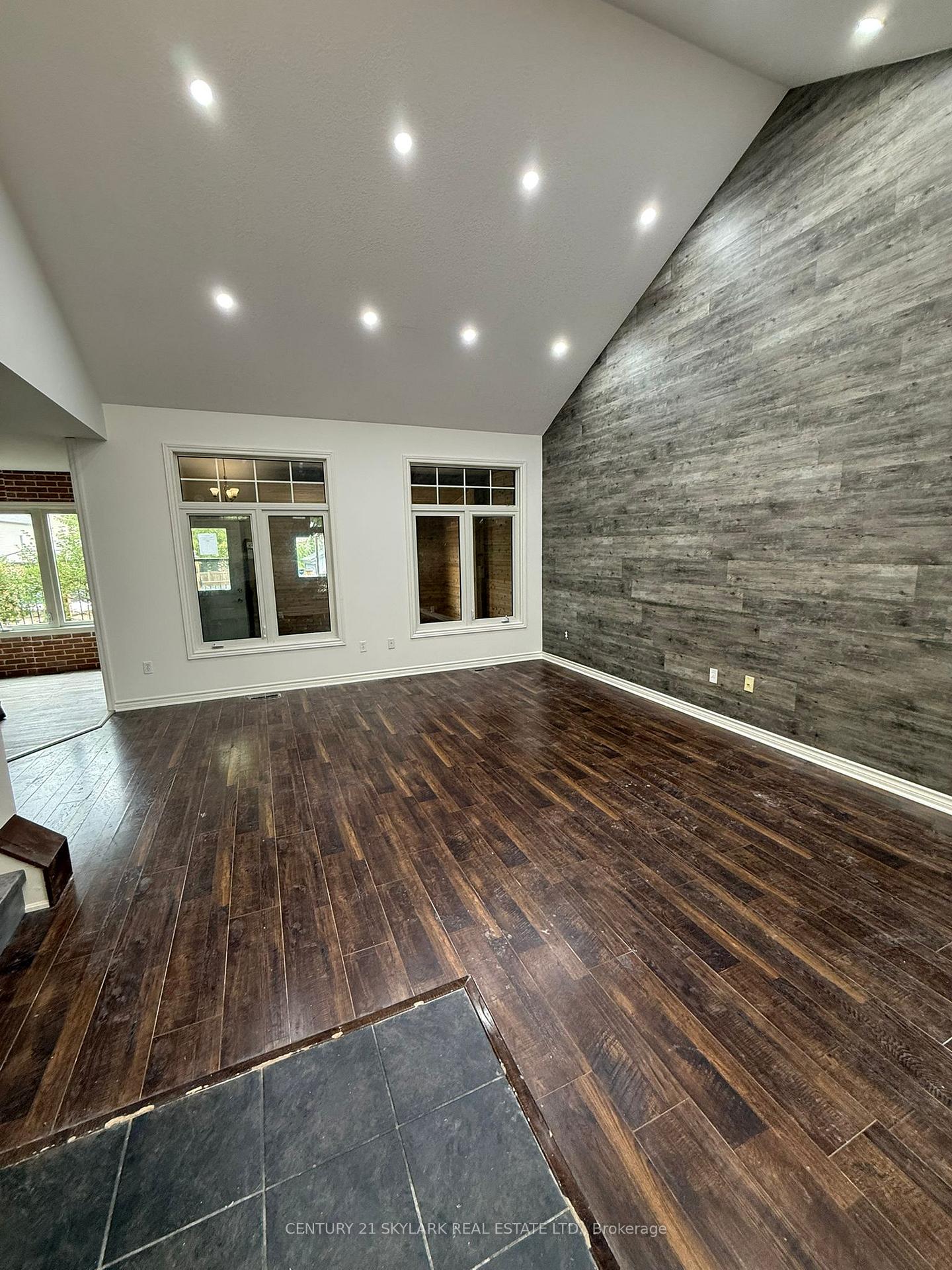 Photo 5 of 19 Kensington Court, St. Thomas — HOMEH