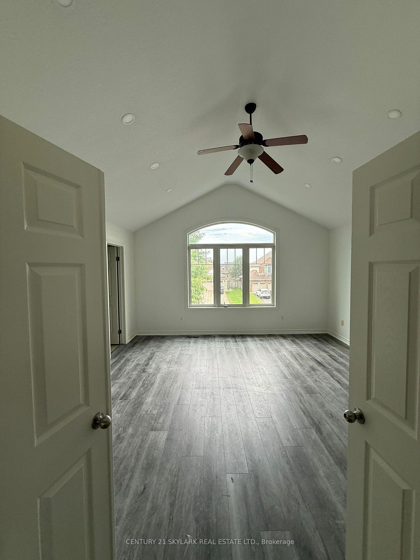 Photo 7 of 19 Kensington Court, St. Thomas — HOMEH