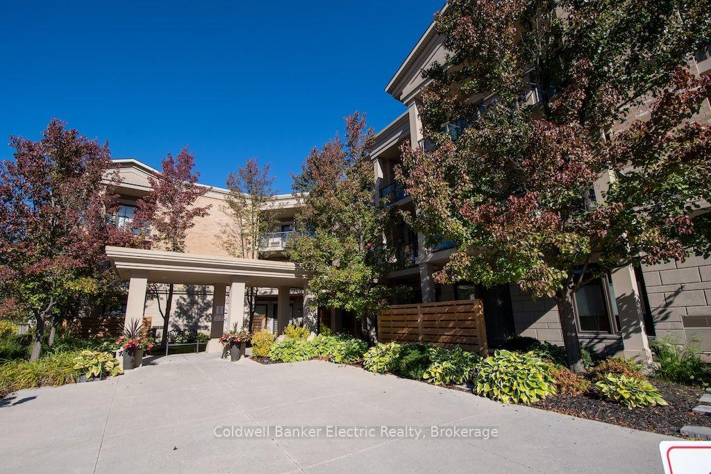 Photo 3 of Unit 212, 869 Clonsilla Avenue, Peterborough, Otonabee Ward 1 — HOMEH