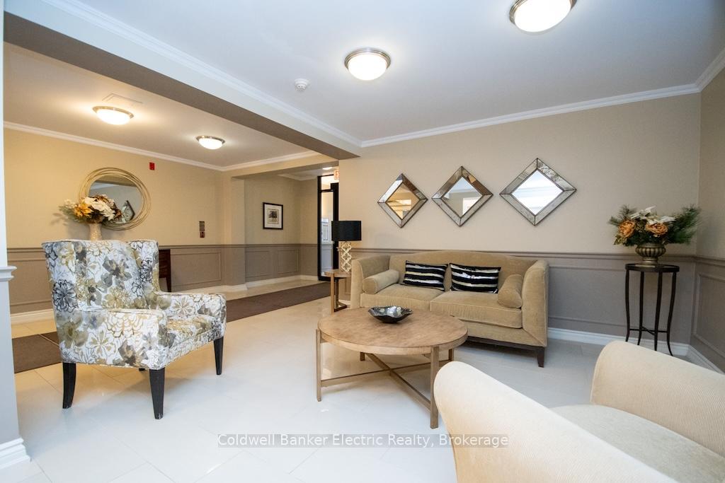 Photo 4 of Unit 212, 869 Clonsilla Avenue, Peterborough, Otonabee Ward 1 — HOMEH