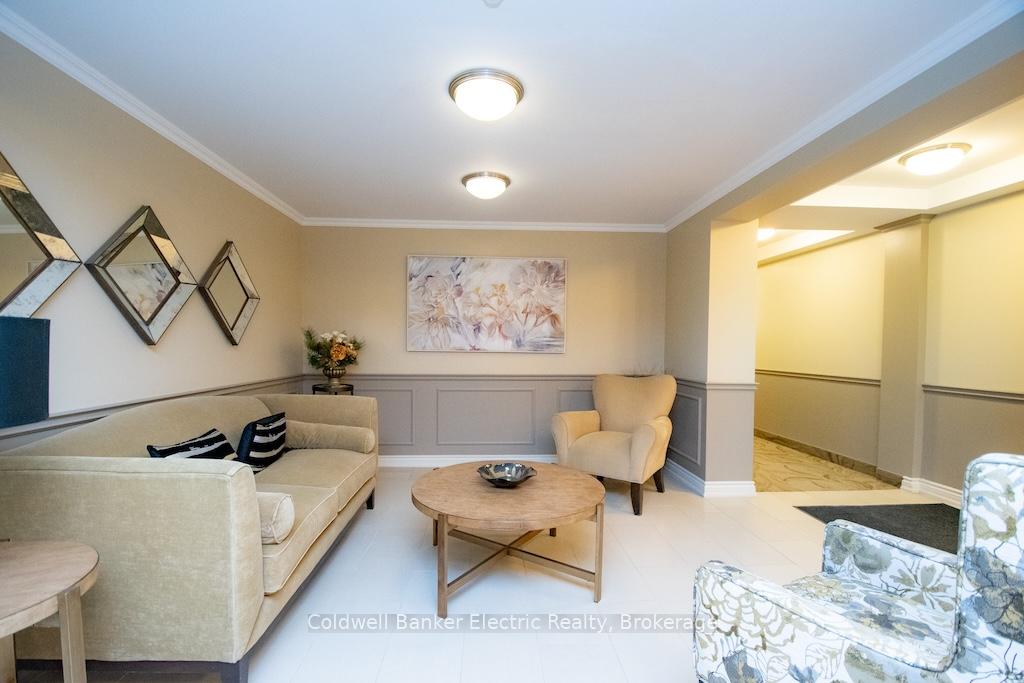 Photo 5 of Unit 212, 869 Clonsilla Avenue, Peterborough, Otonabee Ward 1 — HOMEH