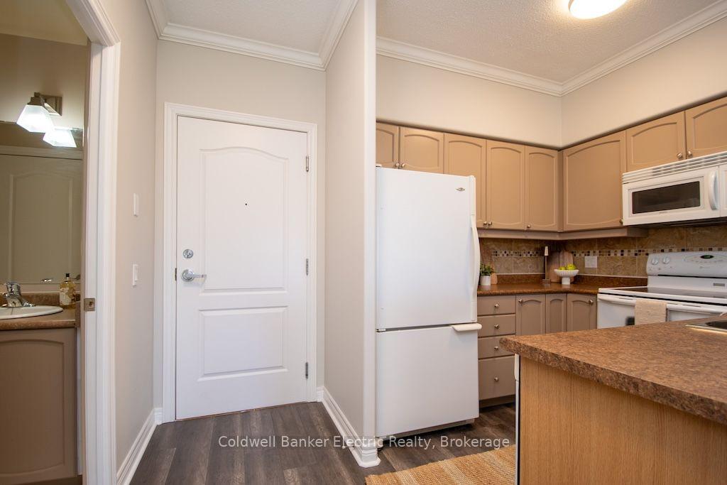 Photo 6 of Unit 212, 869 Clonsilla Avenue, Peterborough, Otonabee Ward 1 — HOMEH