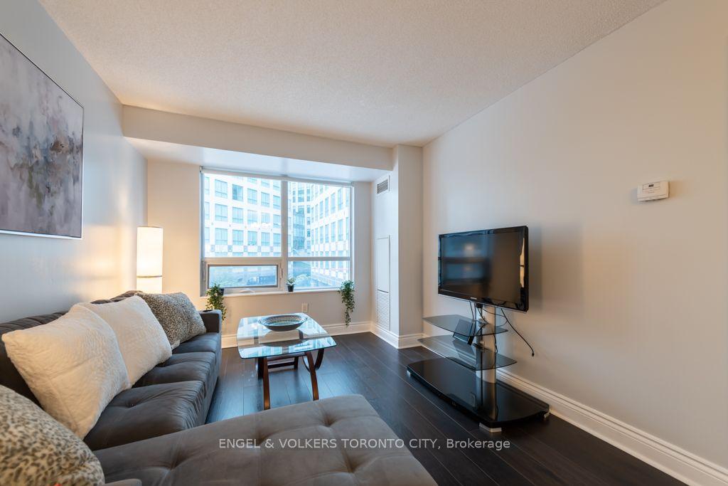 Photo 3 of Unit 307, 20 Blue Jays Way, Toronto, Waterfront Communities — HOMEH