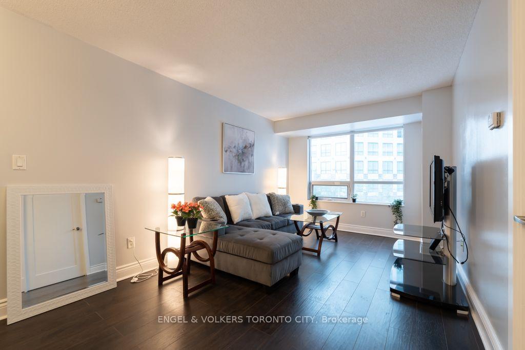 Photo 5 of Unit 307, 20 Blue Jays Way, Toronto, Waterfront Communities — HOMEH