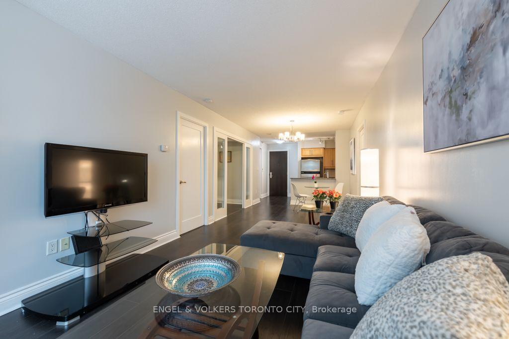 Photo 4 of Unit 307, 20 Blue Jays Way, Toronto, Waterfront Communities — HOMEH