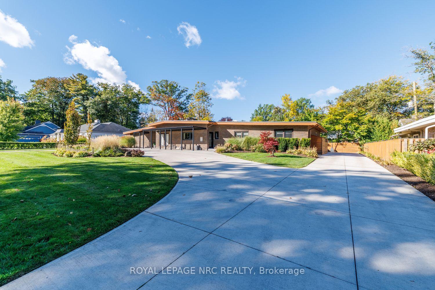 Photo 2 of 100 Marsdale Drive, St. Catharines, Glendale/Glenridge — HOMEH