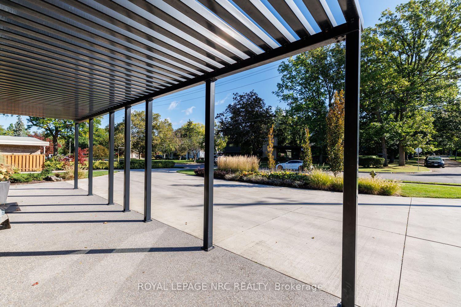 Photo 3 of 100 Marsdale Drive, St. Catharines, Glendale/Glenridge — HOMEH
