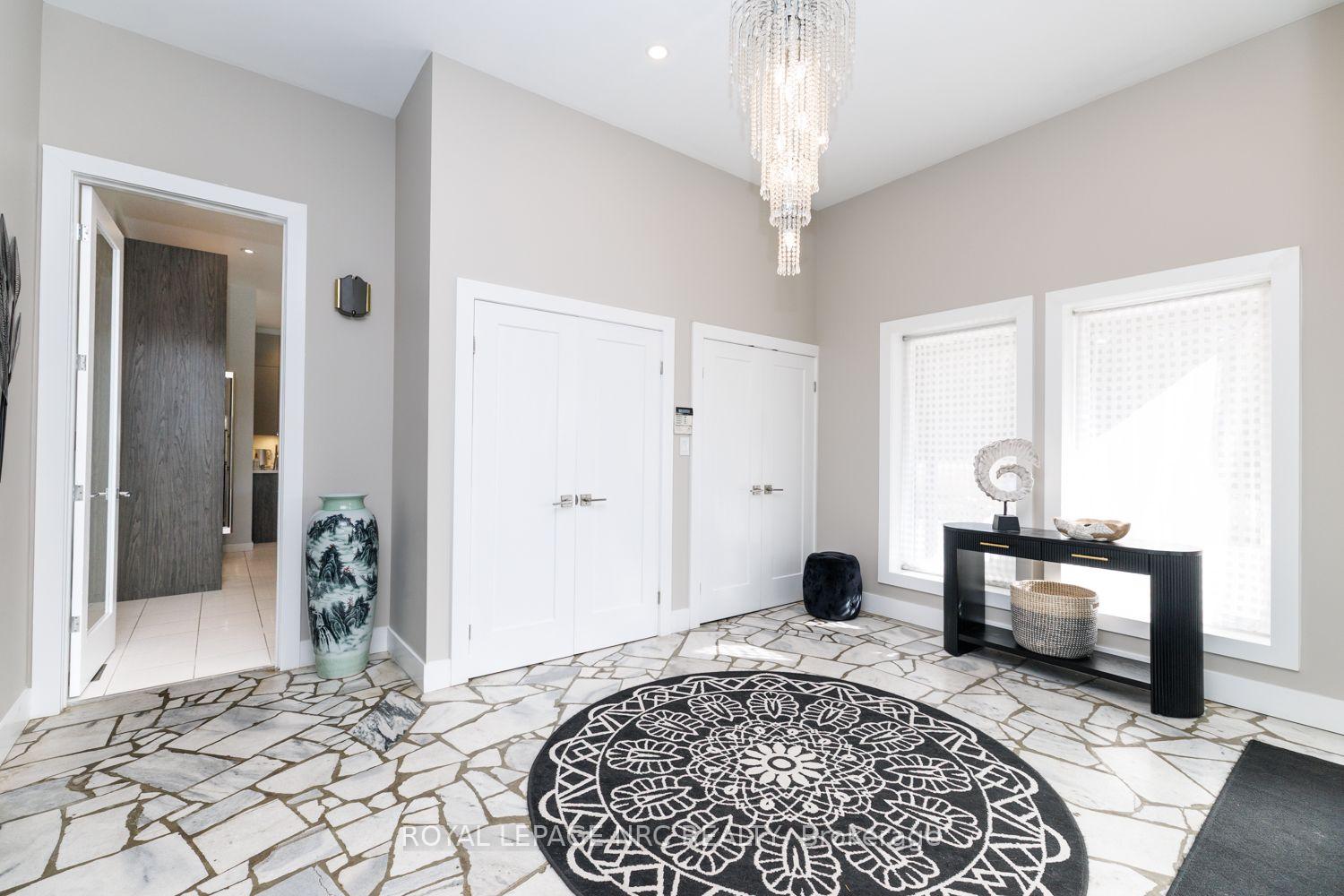 Photo 5 of 100 Marsdale Drive, St. Catharines, Glendale/Glenridge — HOMEH