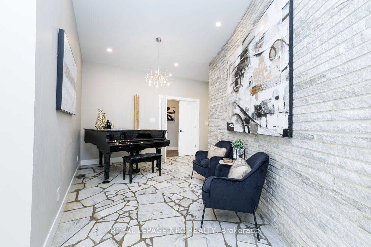 Photo 6 of 100 Marsdale Drive, St. Catharines, Glendale/Glenridge — HOMEH