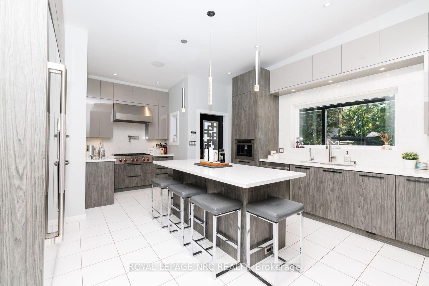 Photo 7 of 100 Marsdale Drive, St. Catharines, Glendale/Glenridge — HOMEH
