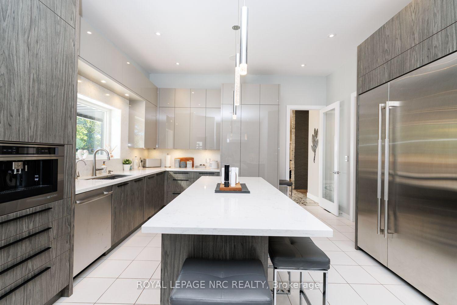 Photo 8 of 100 Marsdale Drive, St. Catharines, Glendale/Glenridge — HOMEH
