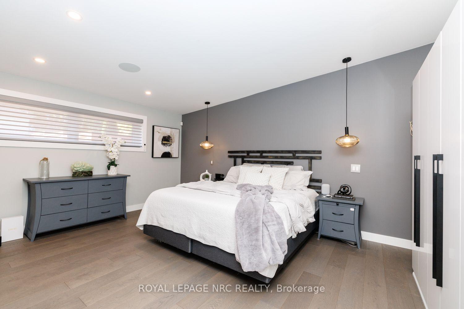 Photo 18 of 100 Marsdale Drive, St. Catharines, Glendale/Glenridge — HOMEH