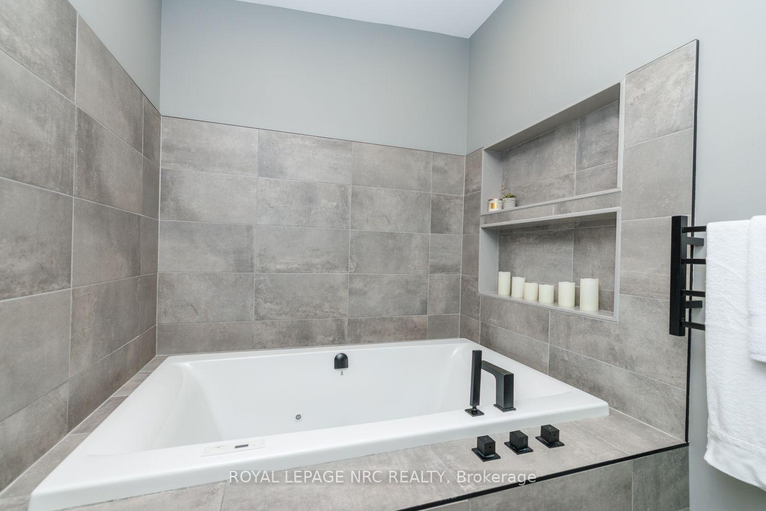 Photo 25 of 100 Marsdale Drive, St. Catharines, Glendale/Glenridge — HOMEH
